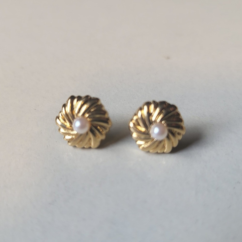 Small Elegant Vintage Swirl Stud Earrings Gold Faux Pearl Sunburst Delicate